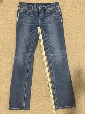 Women’s Straight Leg Jeans in Medium Blue with Side Stitch Detail